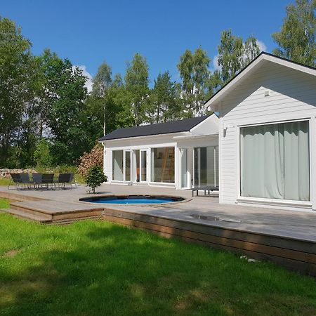 Cabin In The Forest With Spa Bath Västra Torup Exteriör bild